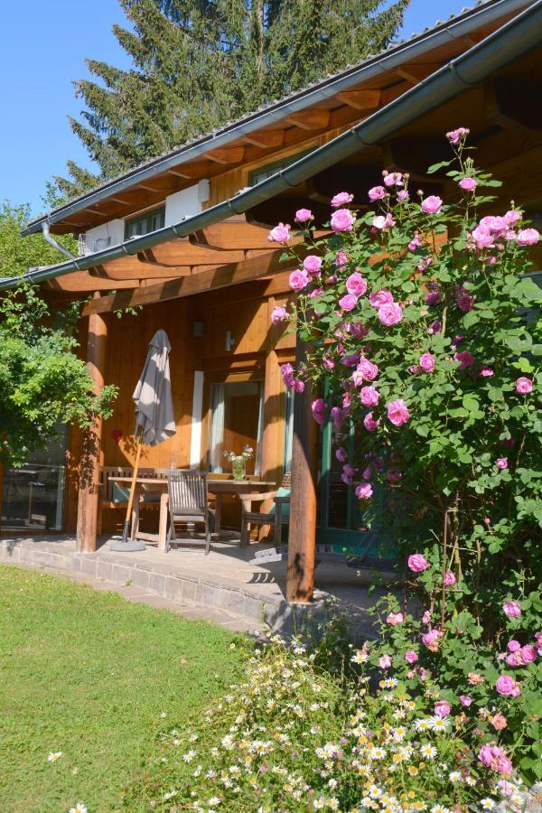 Petra Maria Sölle - Ferienhaus sehr privat Presseggersee Exterior foto